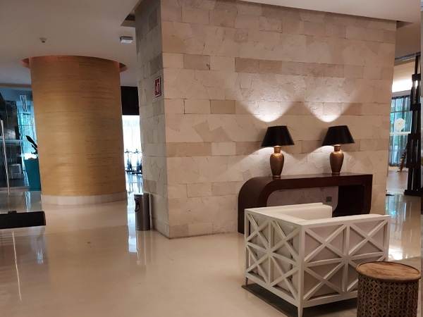 Muro piedra galarza blanca. Mármol y granito